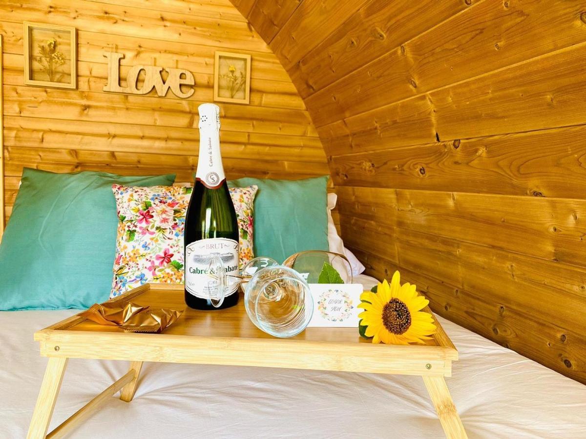 Lykke Suite Spa Sauna Piscina Y Jardin Buzanada Luaran gambar